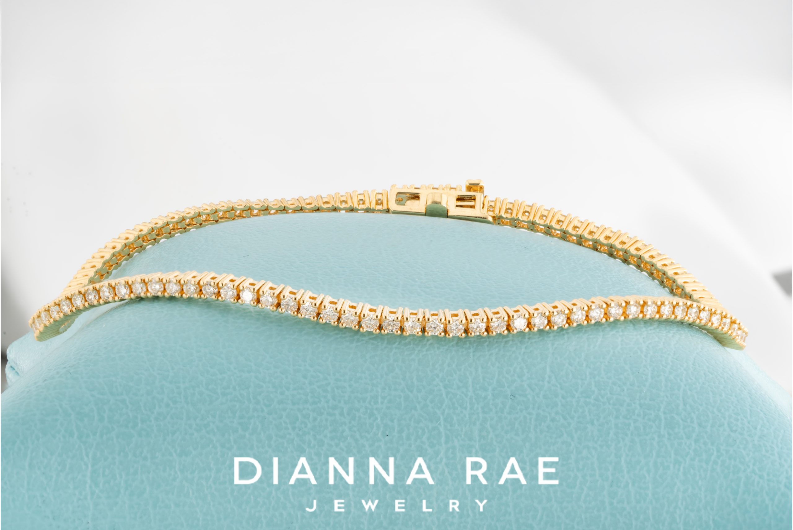 1.47 Carat 18Kt Yellow gold Natural Diamond Tennis Bracelet